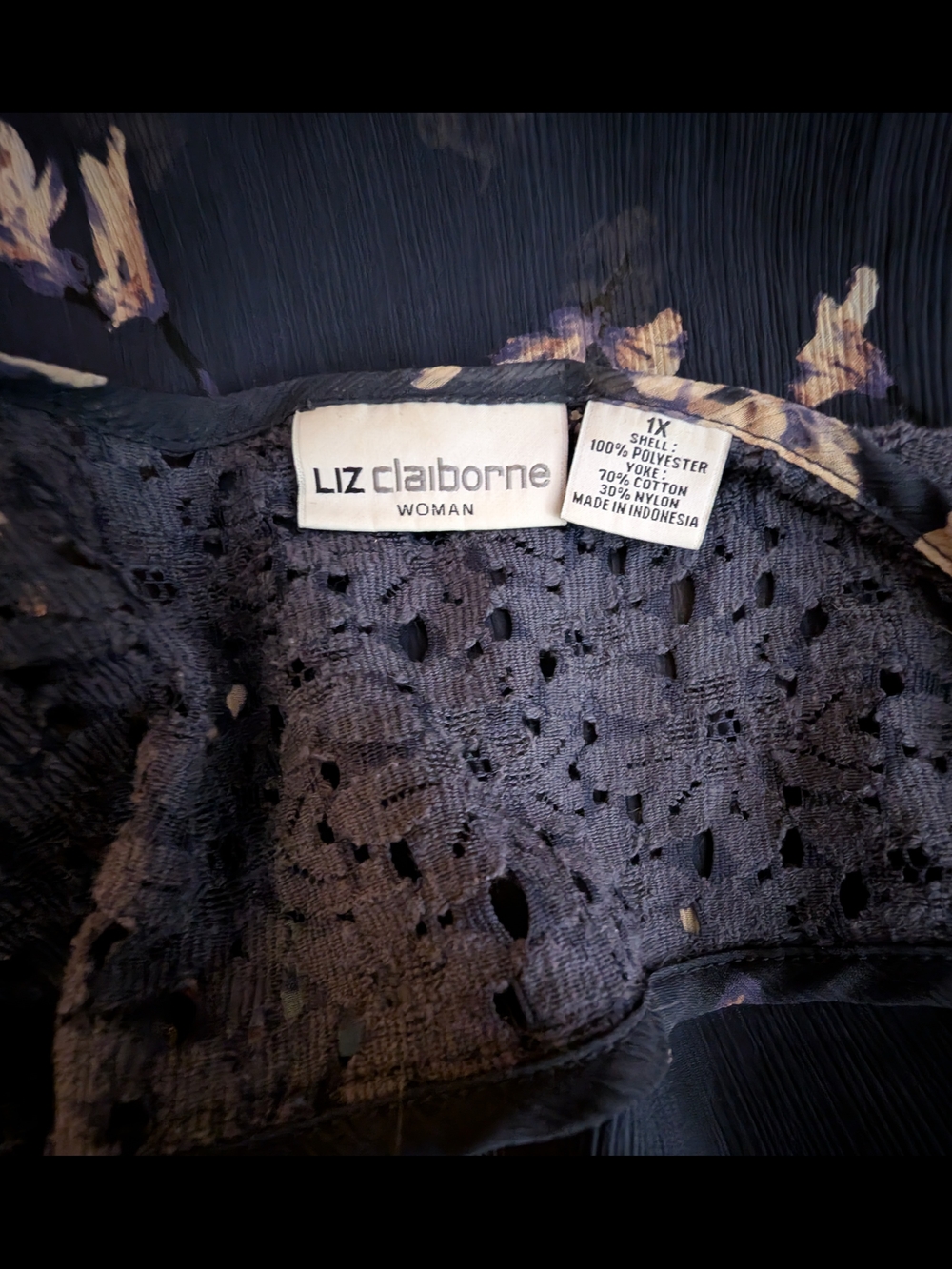 Liz Claiborne Navy Sheer Floral Button-Front Blouse Size 1X - Picture 8 of 8